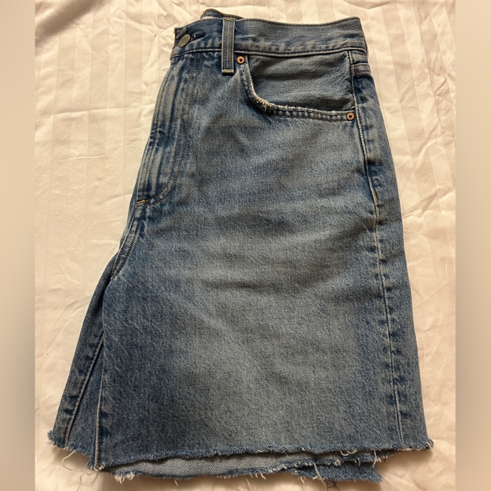Aritzia Denim Forum BF Loose Mid Thigh Short